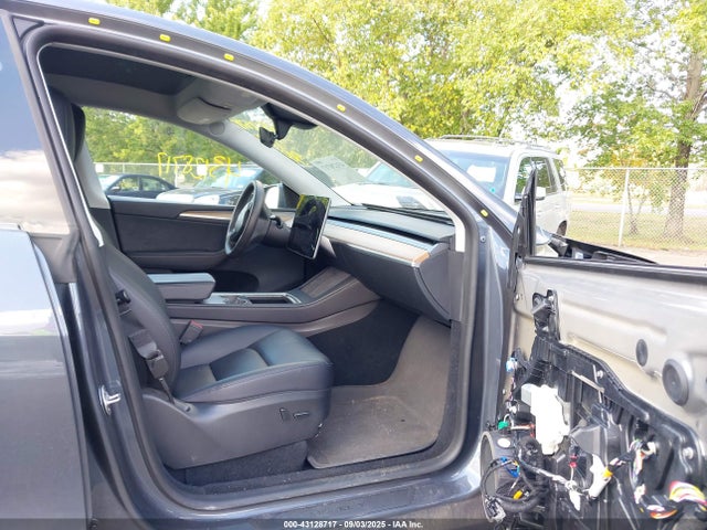 2023 TESLA MODEL Y 7SAYGDEE5PA157920 Photo 4