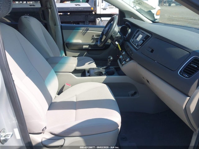KNDMB5C18H6218595 KIA Sedona