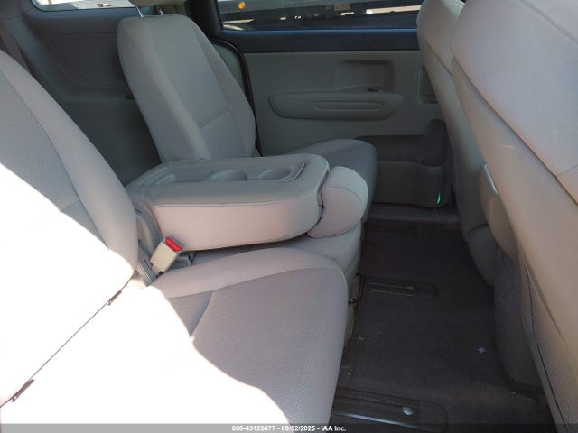 KNDMB5C18H6218595 KIA Sedona
