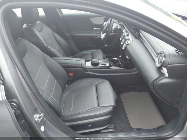 2019 MERCEDES-BENZ A 220 WDD3G4FB7KW002276 Photo 4
