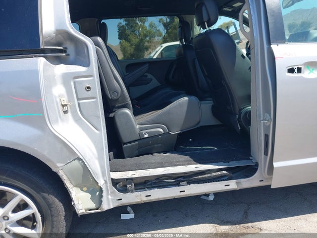 2C4RDGCG2JR328525 Dodge Grand Caravan