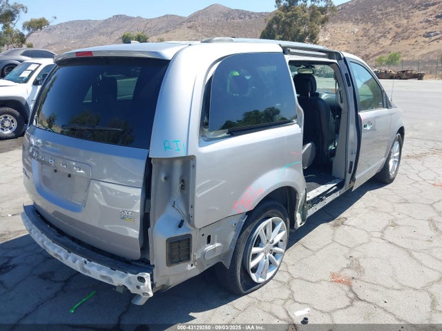 2C4RDGCG2JR328525 Dodge Grand Caravan