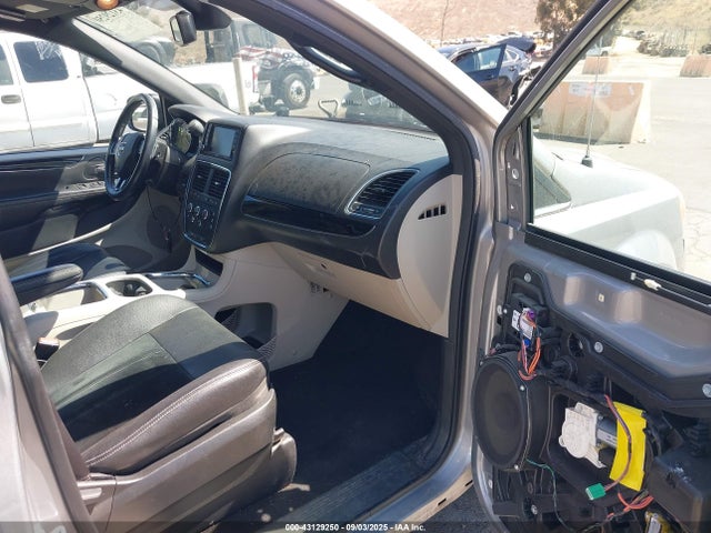 2C4RDGCG2JR328525 Dodge Grand Caravan
