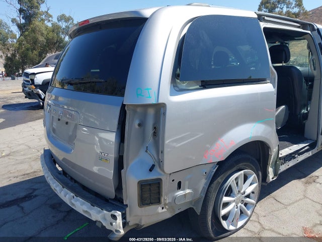 2C4RDGCG2JR328525 Dodge Grand Caravan