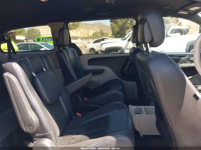 2C4RDGCG2JR328525 Dodge Grand Caravan