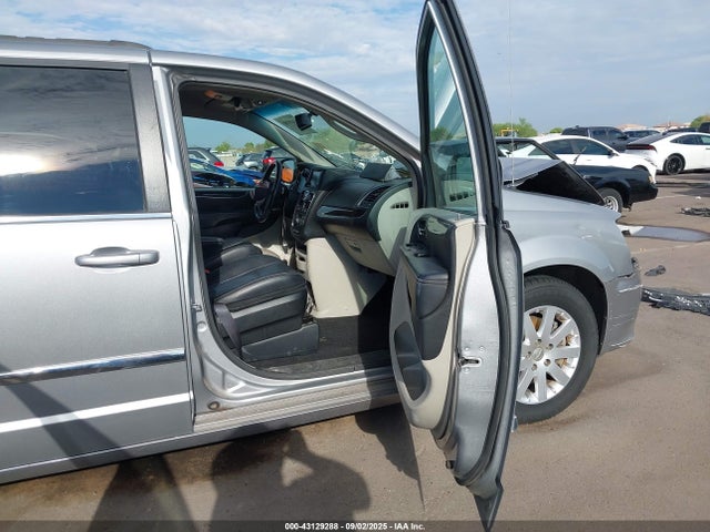 2C4RC1BG4ER217479 Chrysler Town and Country