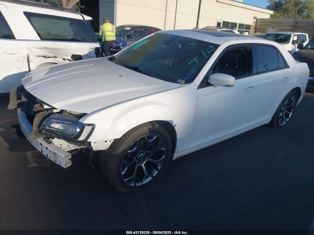 Chrysler 300 2015 2C3CCABG3FH921903 Image 2