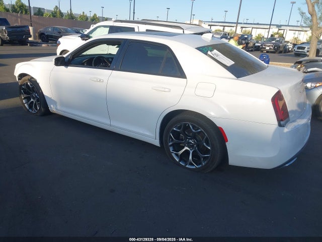Chrysler 300 2015 2C3CCABG3FH921903 Image 3