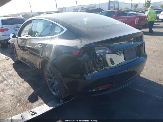2019 TESLA MODEL 3 5YJ3E1EA5KF398333 Photo 2