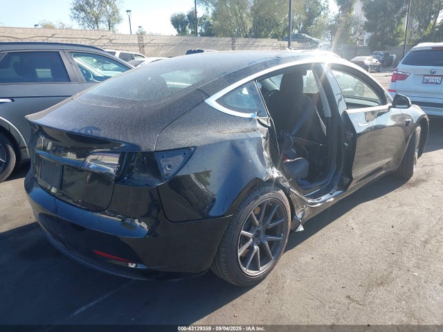 2019 TESLA MODEL 3 5YJ3E1EA5KF398333 Photo 3