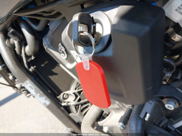 2025 INDIAN MOTORCYCLE CO. SPORT SCOUT 56KSSC617S3207873 Photo 10