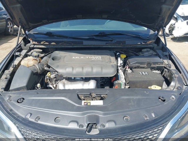 1C3CCCAB0FN681010 Chrysler 200