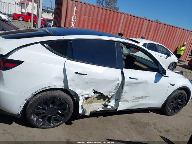 7SAYGDEE5RA226432 Tesla Model Y