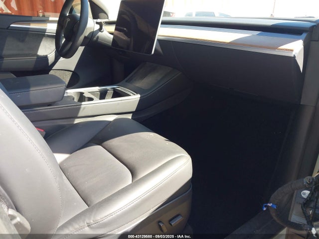 2024 TESLA MODEL Y 7SAYGDEE5RA226432 Photo 4