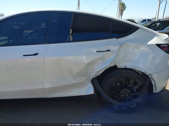 2024 TESLA MODEL Y 7SAYGDEE5RA226432 Photo 5
