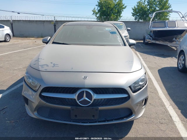 W1K3G4FB5MJ270548 Mercedes-Benz m260