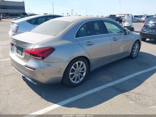 W1K3G4FB5MJ270548 Mercedes-Benz m260