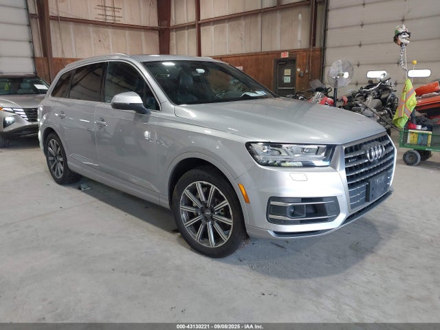 2017 AUDI Q7 WA1LAAF7XHD010067 Photo 0