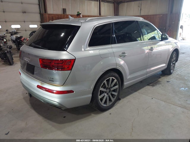 2017 AUDI Q7 WA1LAAF7XHD010067 Photo 3