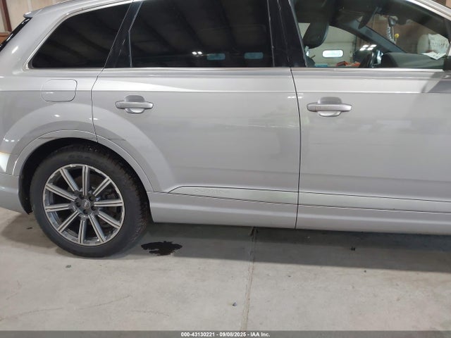 2017 AUDI Q7 WA1LAAF7XHD010067 Photo 5