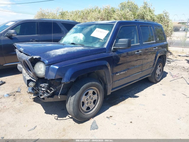 Jeep 2014 2014 1C4NJPBB8ED813659 Image 2