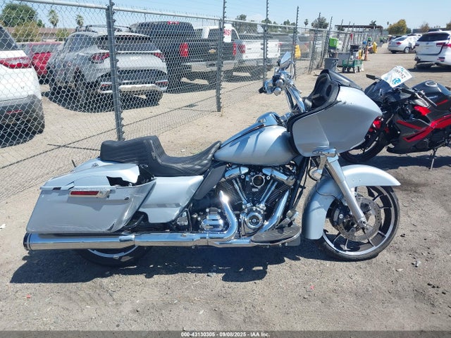 Harley-Davidson Road Glide 2023 1HD1KHC18PB660687 Image 12