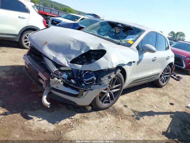 2022 PORSCHE MACAN WP1AA2A57NLB05128 Photo 1