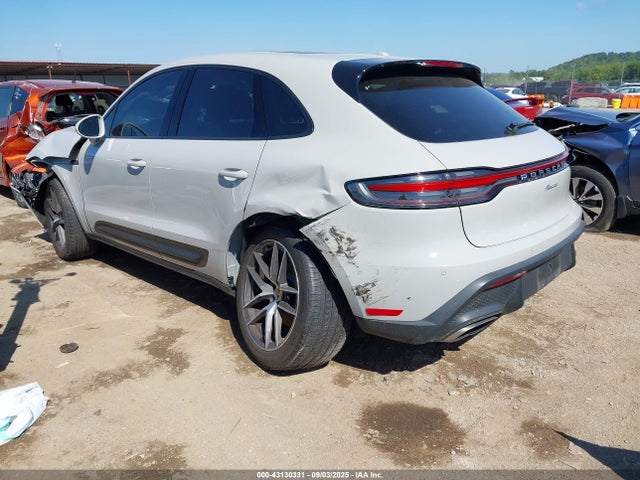 2022 PORSCHE MACAN WP1AA2A57NLB05128 Photo 2