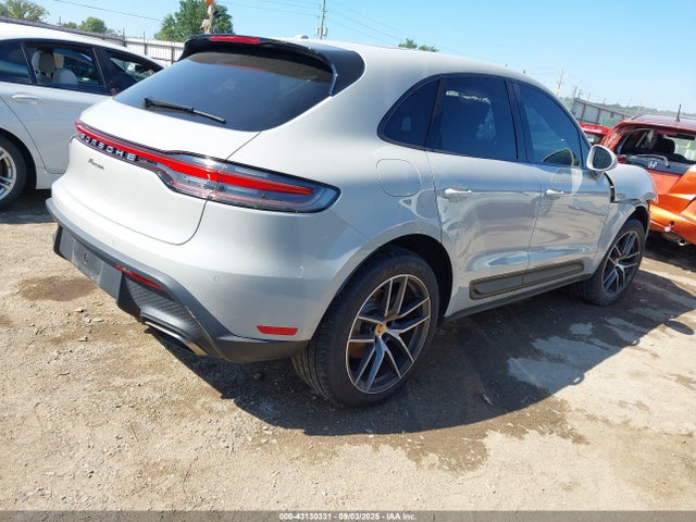 2022 PORSCHE MACAN WP1AA2A57NLB05128 Photo 3