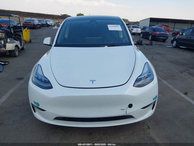 Tesla Model Y 2021 5YJYGDEE2MF199585 Image 11
