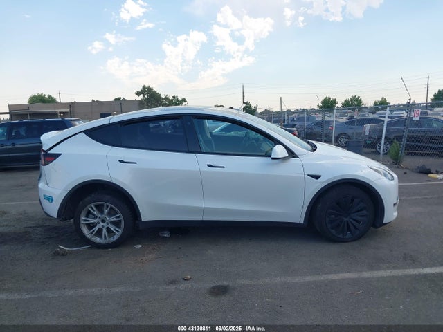 5YJYGDEE2MF199585 Tesla Model Y