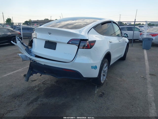 2021 TESLA MODEL Y 5YJYGDEE2MF199585 Photo 3