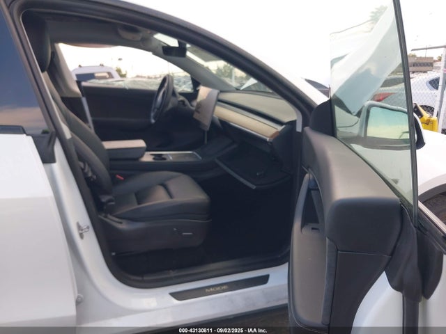 2021 TESLA MODEL Y 5YJYGDEE2MF199585 Photo 4