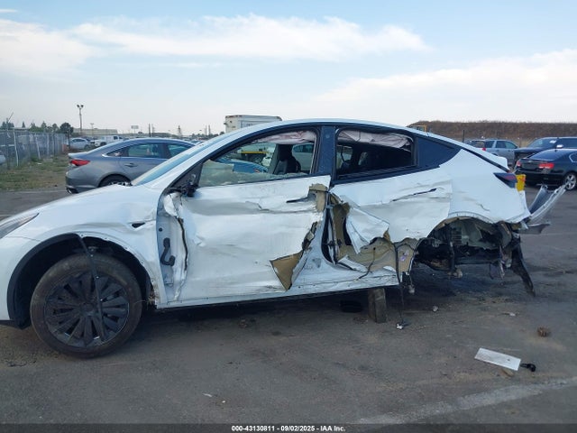 2021 TESLA MODEL Y 5YJYGDEE2MF199585 Photo 5