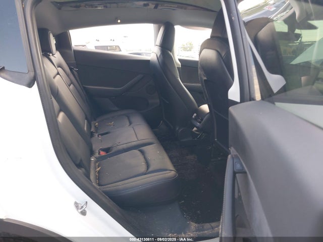 2021 TESLA MODEL Y 5YJYGDEE2MF199585 Photo 7