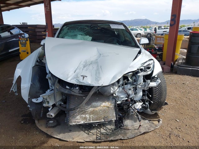 5YJ3E1EB0NF256324 Tesla MODEL 3