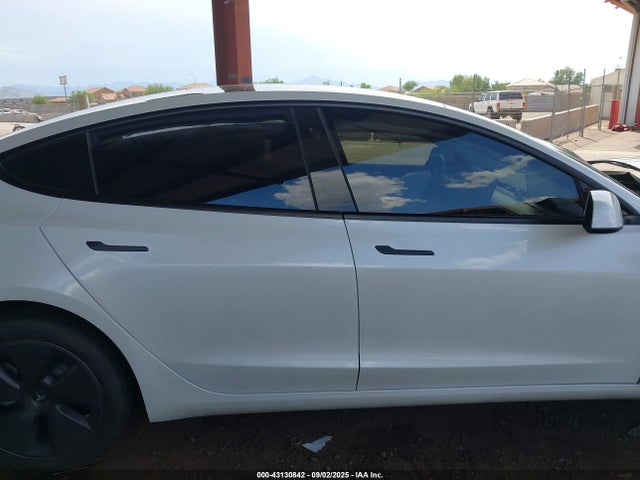 5YJ3E1EB0NF256324 Tesla MODEL 3