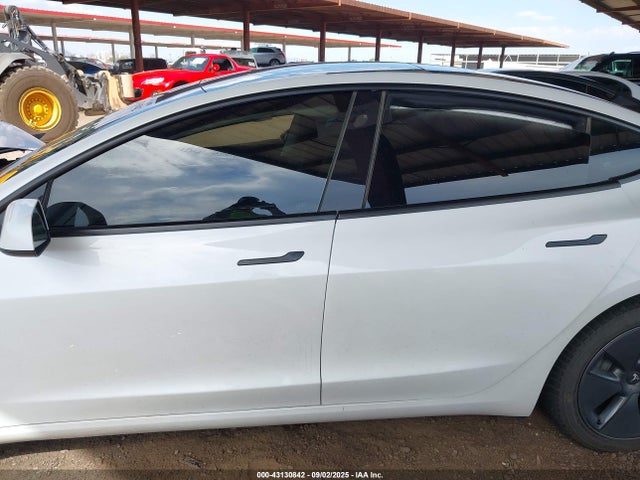 5YJ3E1EB0NF256324 Tesla MODEL 3