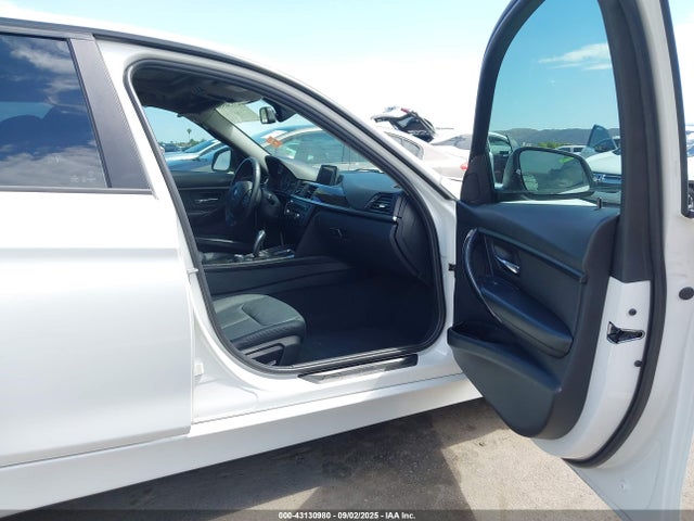 BMW 320i 2015 WBA3B1G50FNT02170 Image 5