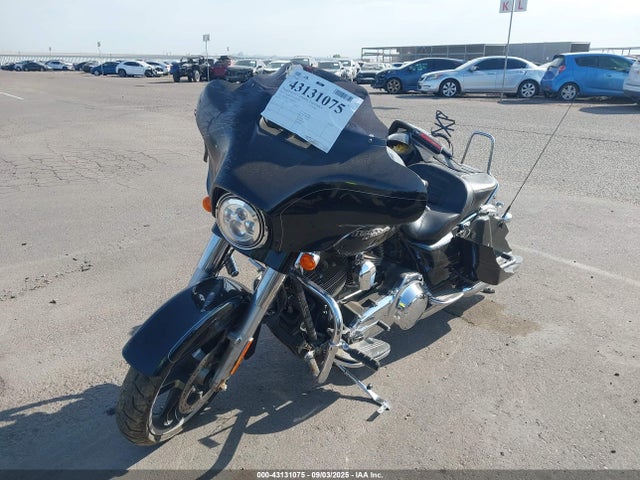 Harley-Davidson Street Glide Special 2015 1HD1KRM13FB685774 Image 2