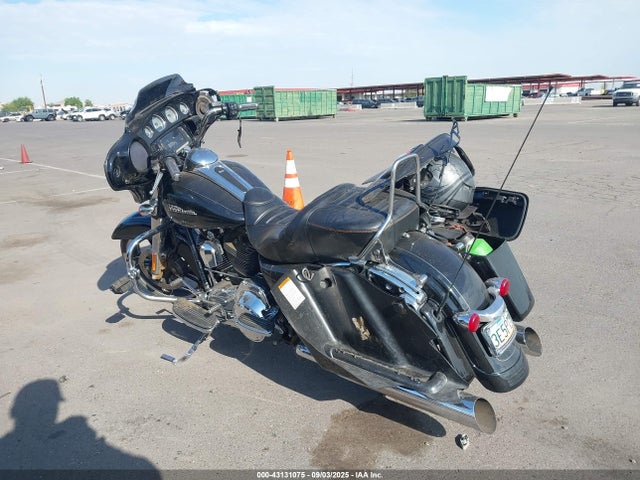 Harley-Davidson Street Glide Special 2015 1HD1KRM13FB685774 Image 3