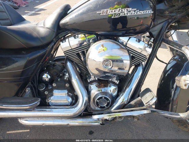 Harley-Davidson Street Glide Special 2015 1HD1KRM13FB685774 Image 8
