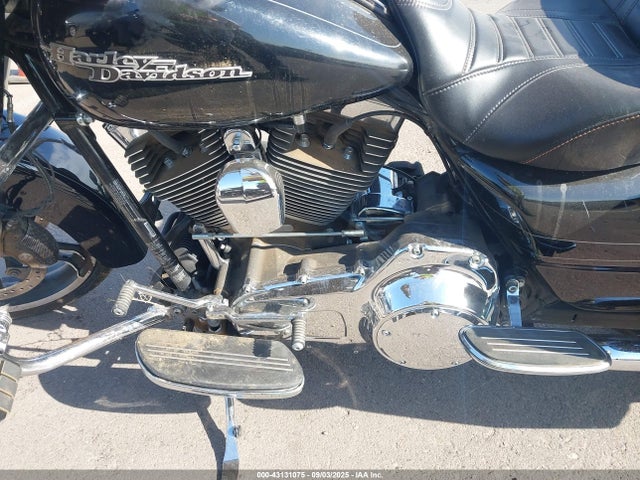 Harley-Davidson Street Glide Special 2015 1HD1KRM13FB685774 Image 9