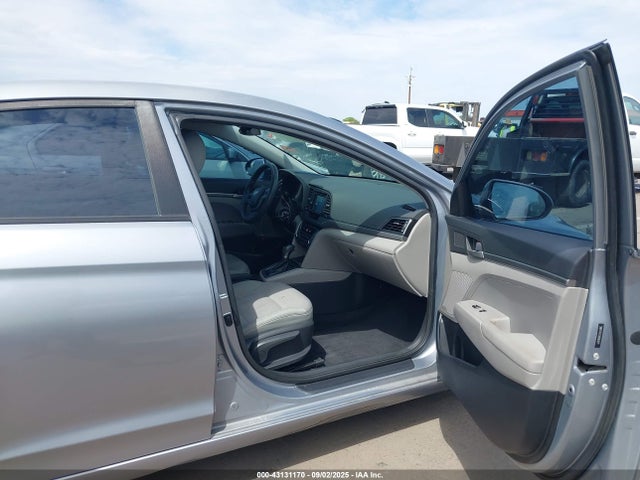 Hyundai Elantra 2017 5NPD74LF1HH063871 Image 5