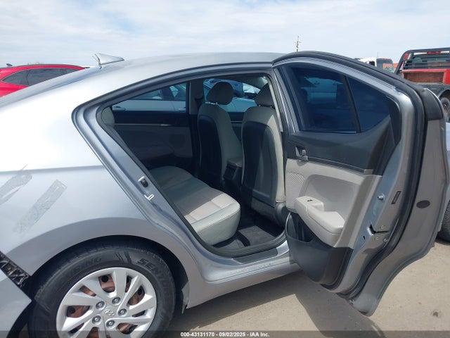 Hyundai Elantra 2017 5NPD74LF1HH063871 Image 8