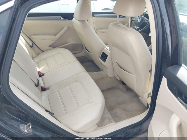 Volkswagen Passat 2015 1VWBT7A36FC029220 Image 8