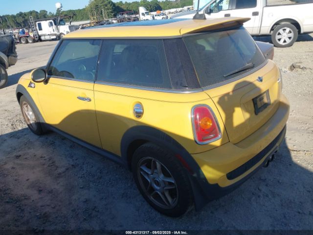 2007 MINI COOPER S WMWMF735X7TL89073 Photo 2
