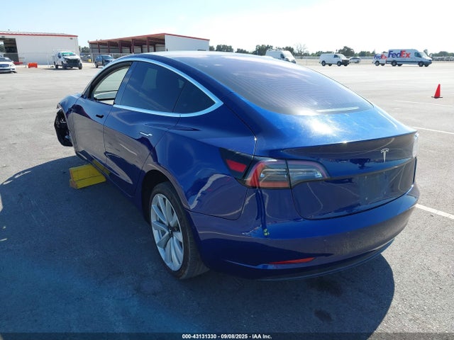 2018 TESLA MODEL 3 5YJ3E1EA8JF036835 Photo 2