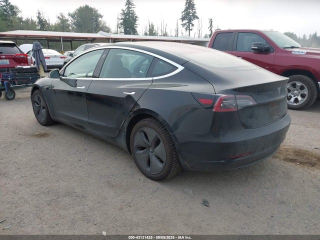 2018 TESLA MODEL 3 5YJ3E1EBXJF130840 Photo 2