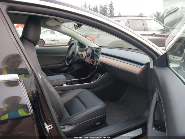 2018 TESLA MODEL 3 5YJ3E1EBXJF130840 Photo 4